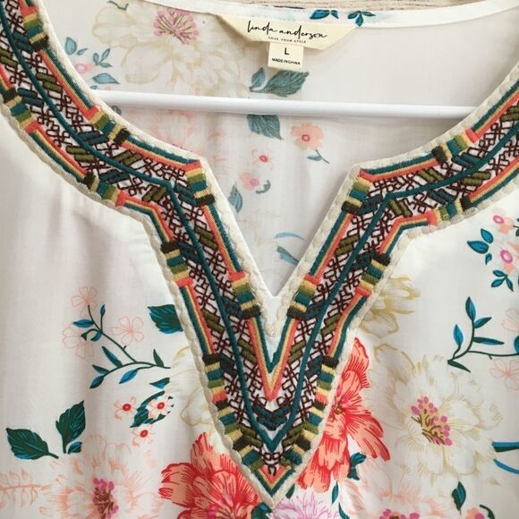 LINDA ANDERSON EMBROIDERED TUNIC TOP IN FLORAL PRINT - Picture 2 of 7